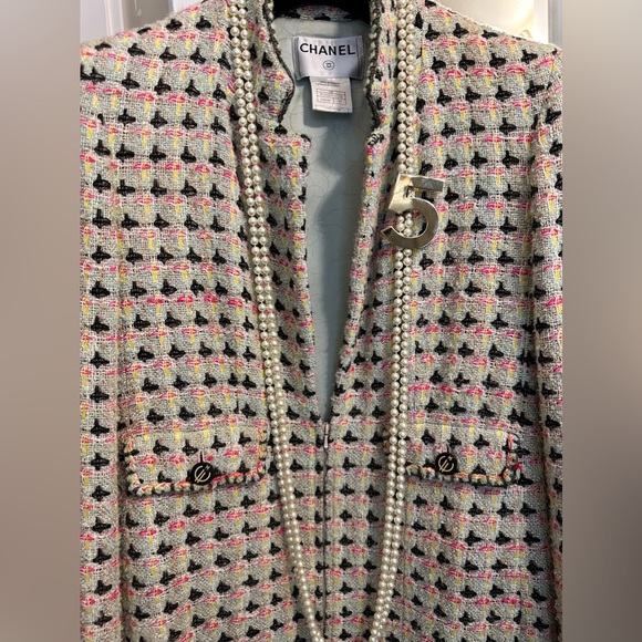 Authentic Vintage Chanel in Tweed France size 44. In great condition. Vintage. - Picture 4 of 13